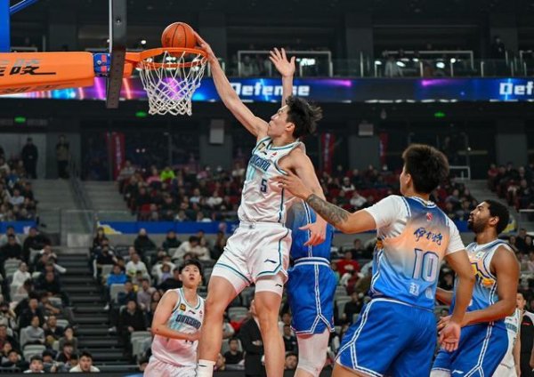 弘益配资 今启程赴美备战NBA选秀 杨瀚森临行前收到一个好消息